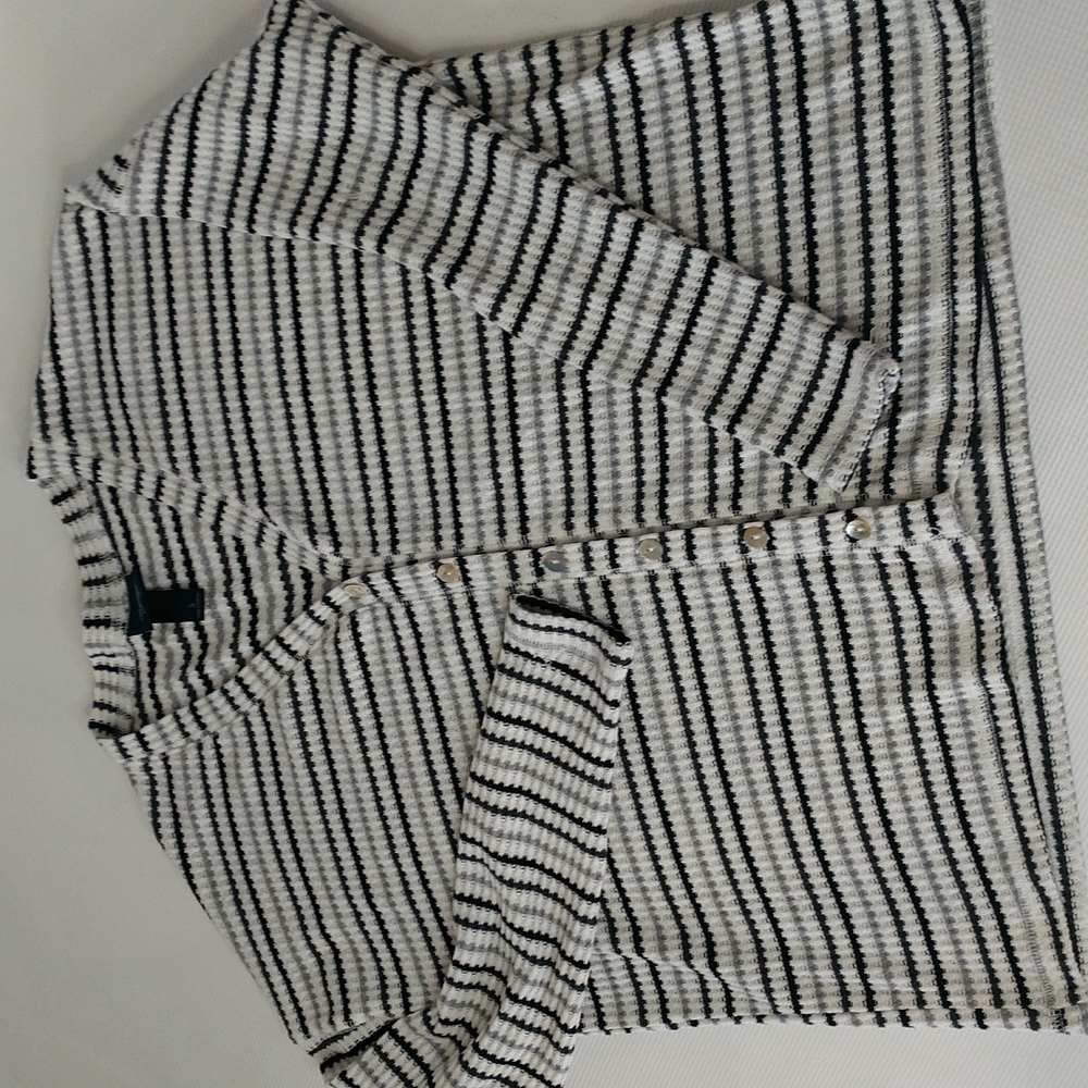 Day trip lightweight button up sweater. Size S